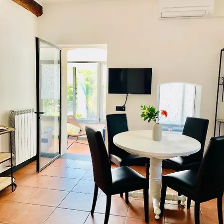 Apartment La Casa Di Giulia With Air Conditioning, Wifi And Private Parking *