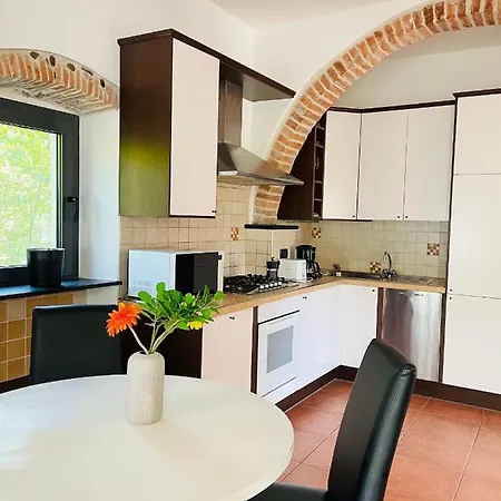 La Casa Di Giulia With Air Conditioning, Wifi And Private Parking Apartment